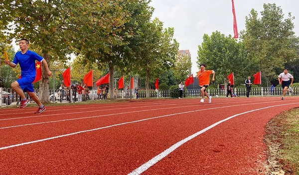 接力棒中的默契—男女3×100米混合接力赛精彩上演